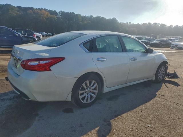 Nissan Altima 2.5 Image 6