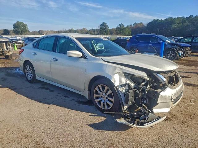 Nissan Altima 2.5 Image 3