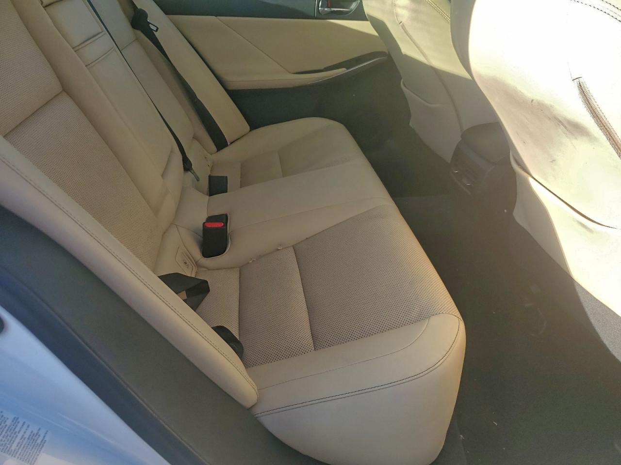 Lexus Is 250 Image 12