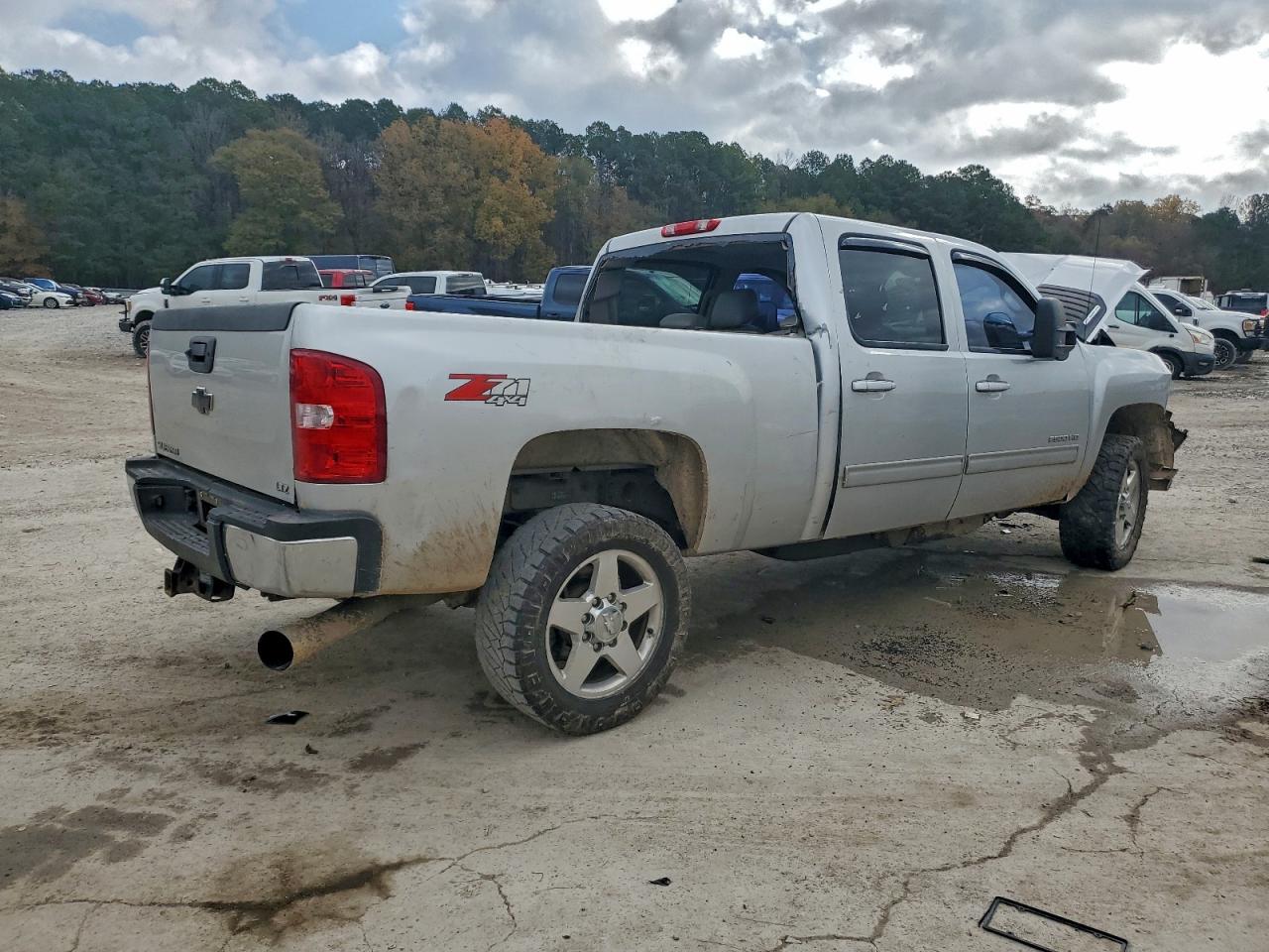 Chevrolet Silverado K2500 Heavy Duty Ltz Image 8