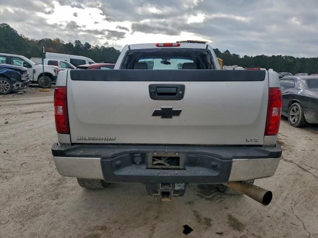 Chevrolet Silverado K2500 Heavy Duty Ltz Image 6
