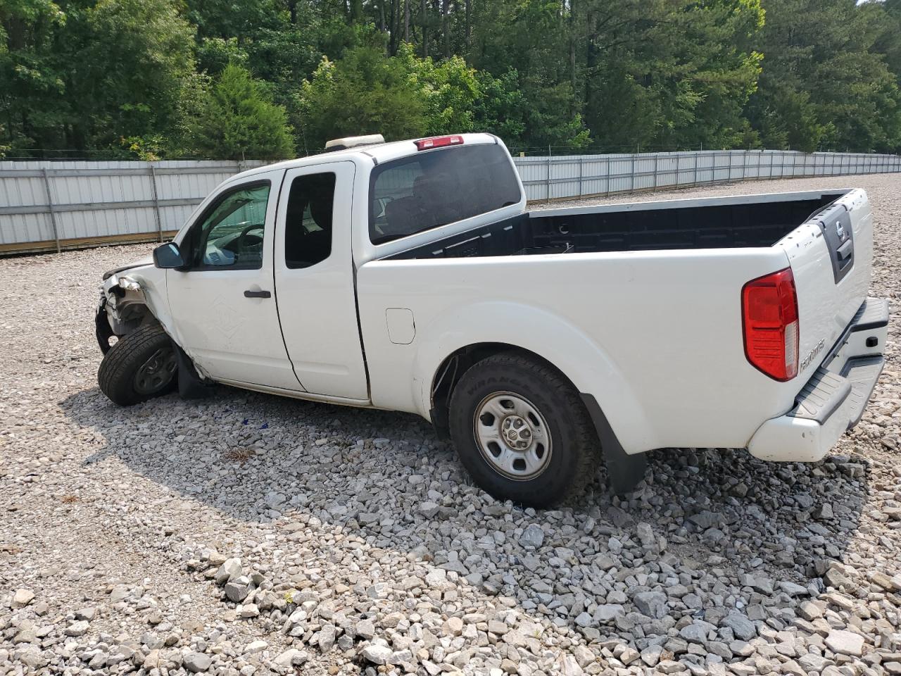 Nissan Frontier S Image 2
