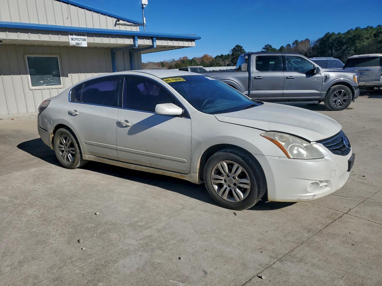 Nissan Altima Base Image 2