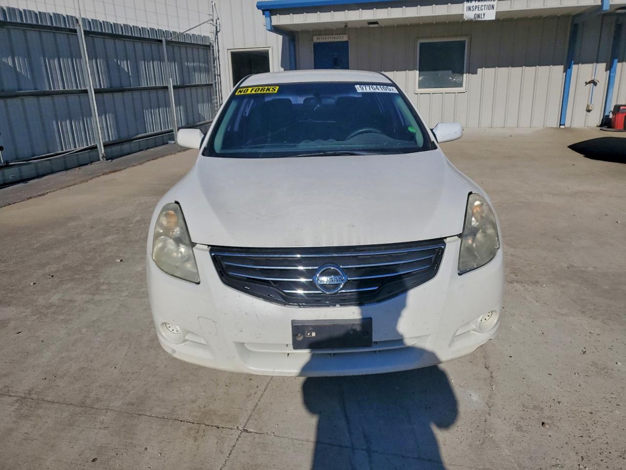 Nissan Altima Base Image 5