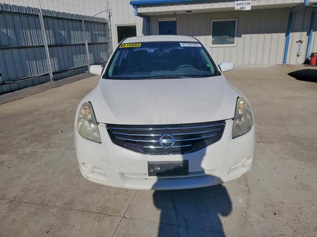 Nissan Altima Base Image 5