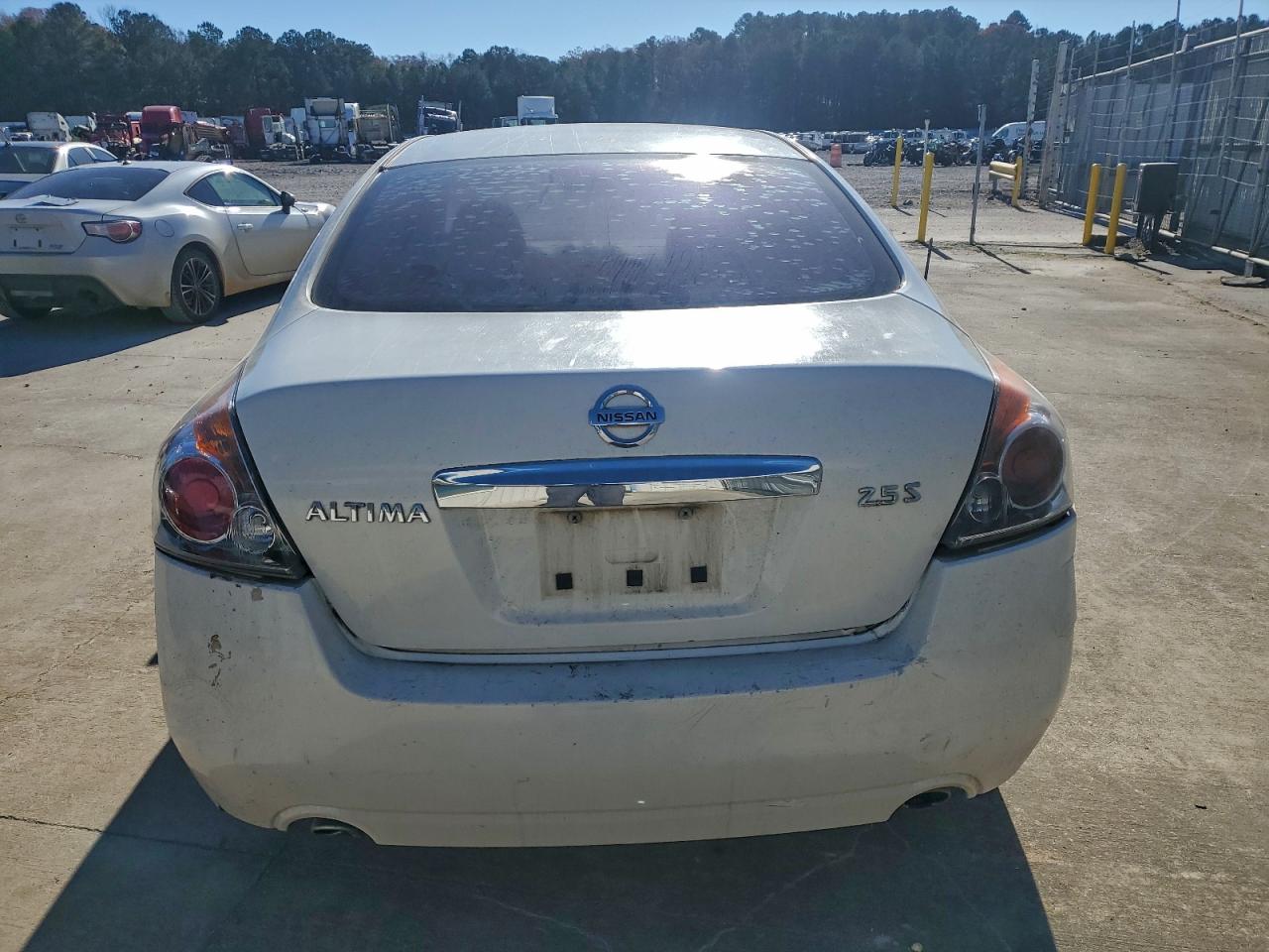 Nissan Altima Base Image 8