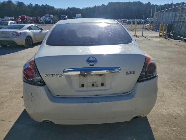 Nissan Altima Base Image 8
