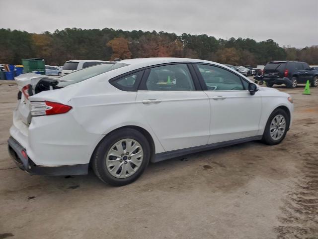Ford Fusion S Image 3