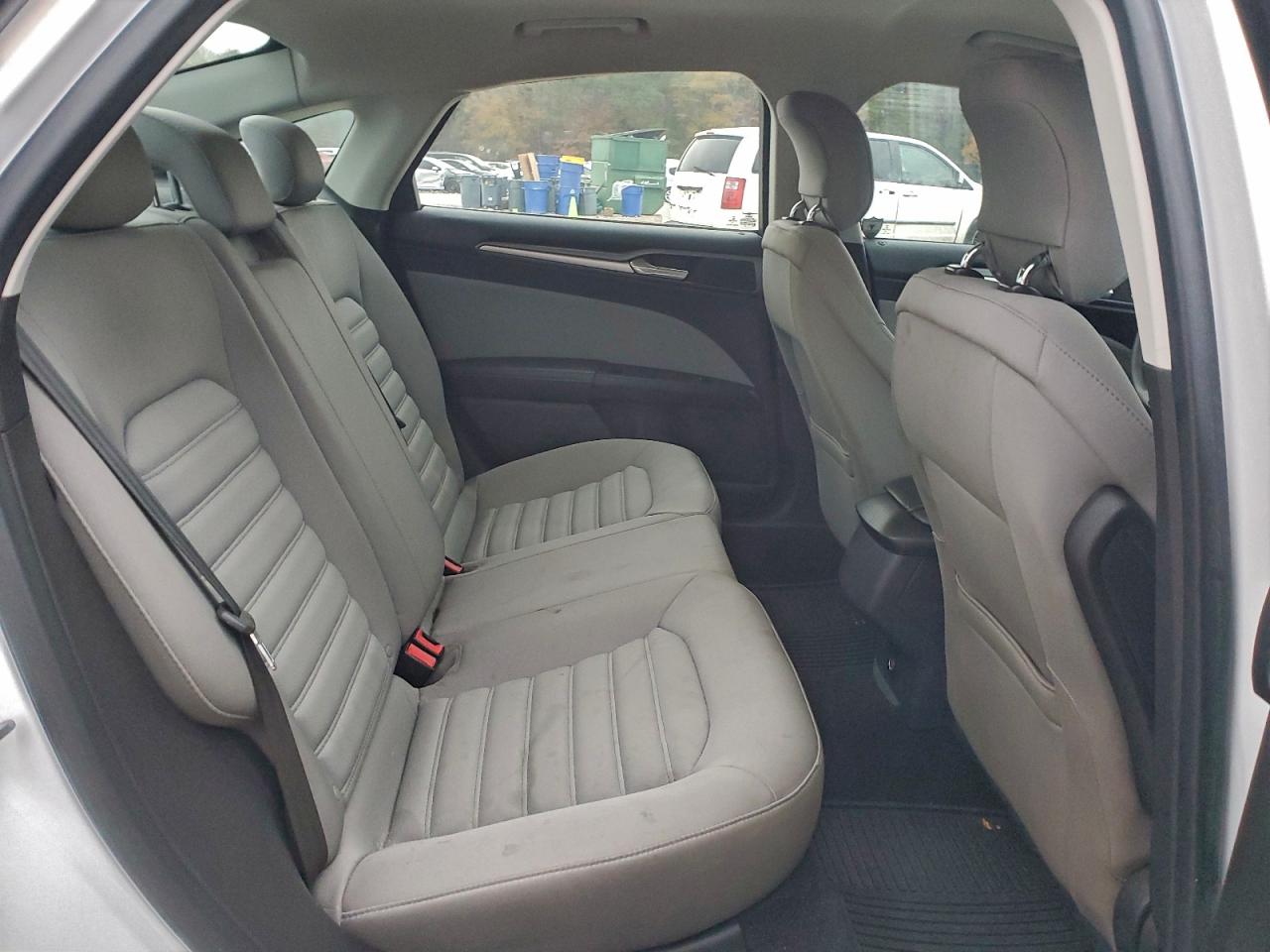 Ford Fusion S Image 10