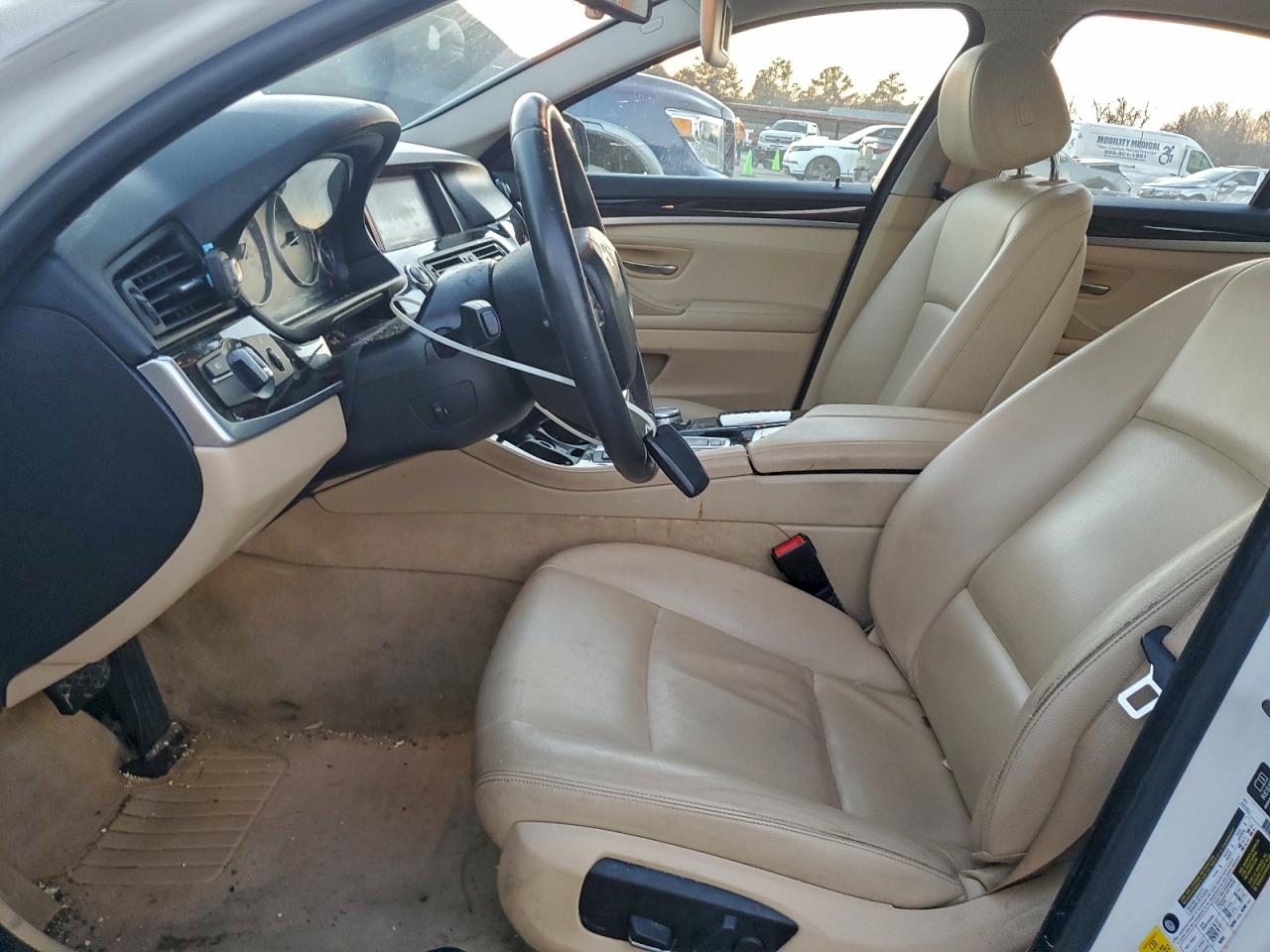 BMW 5 Series I Image 2