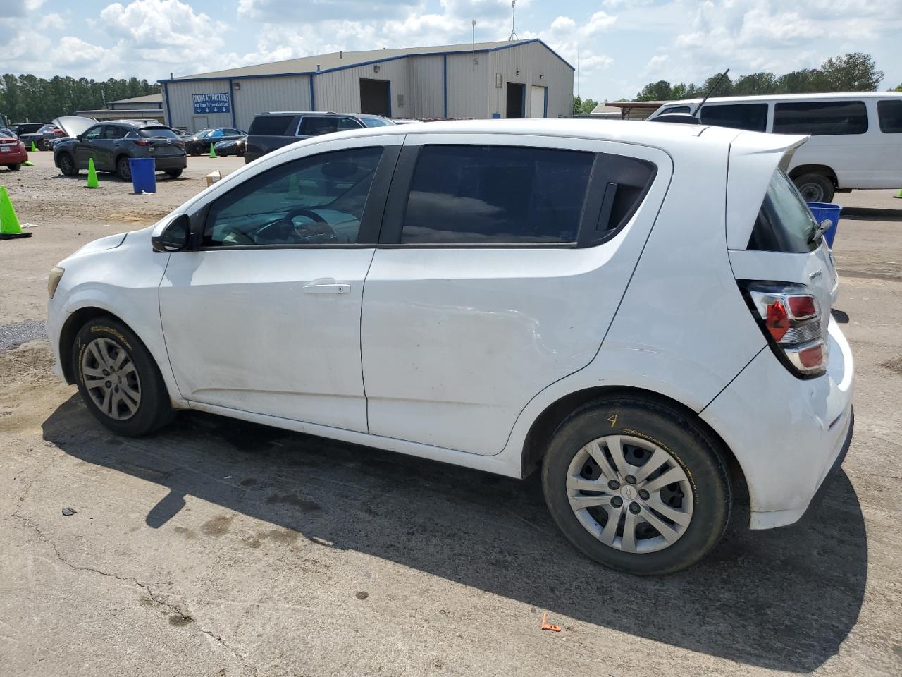 Chevrolet Sonic Image 9