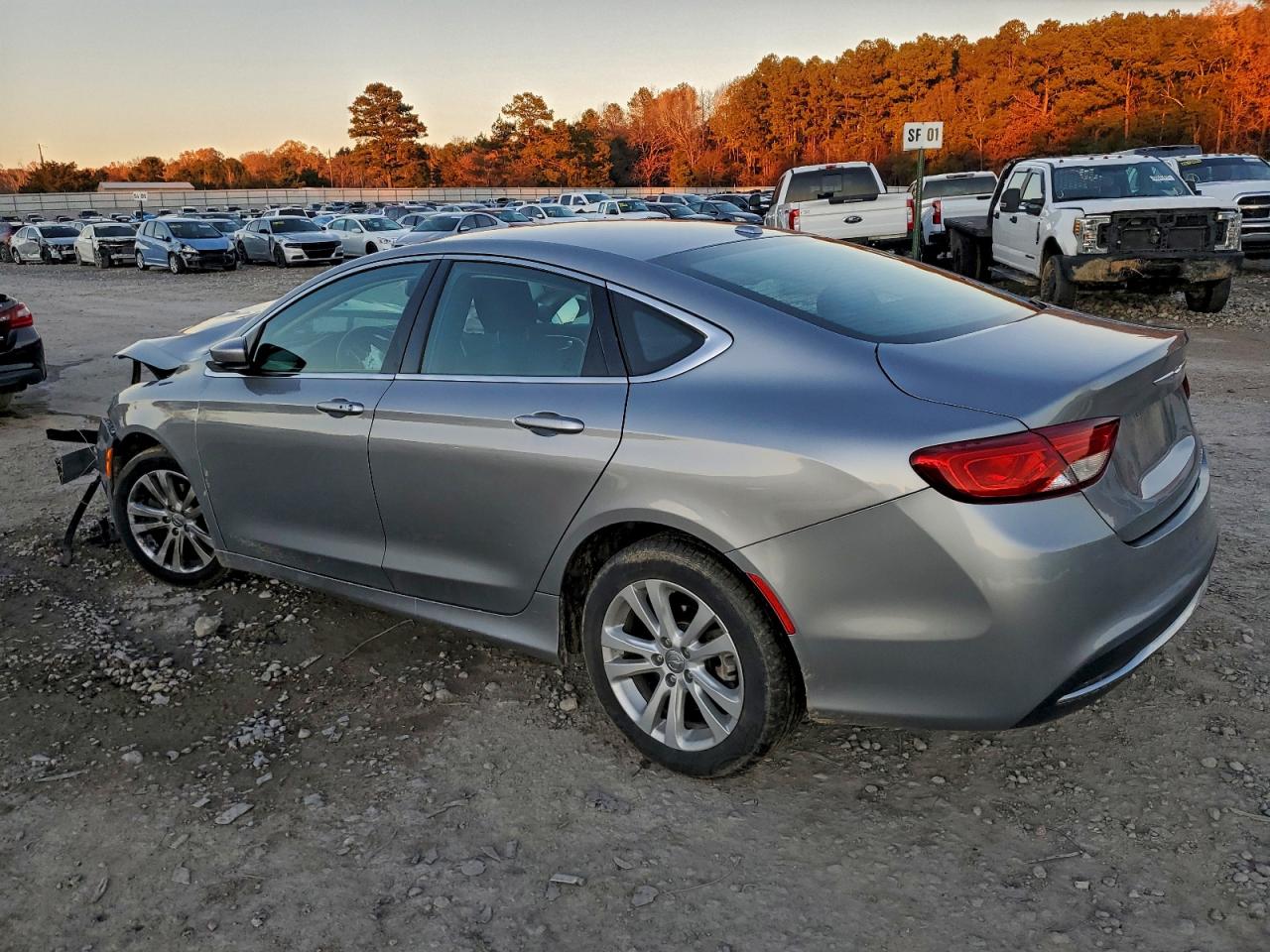 Chrysler 200 Limited Image 3