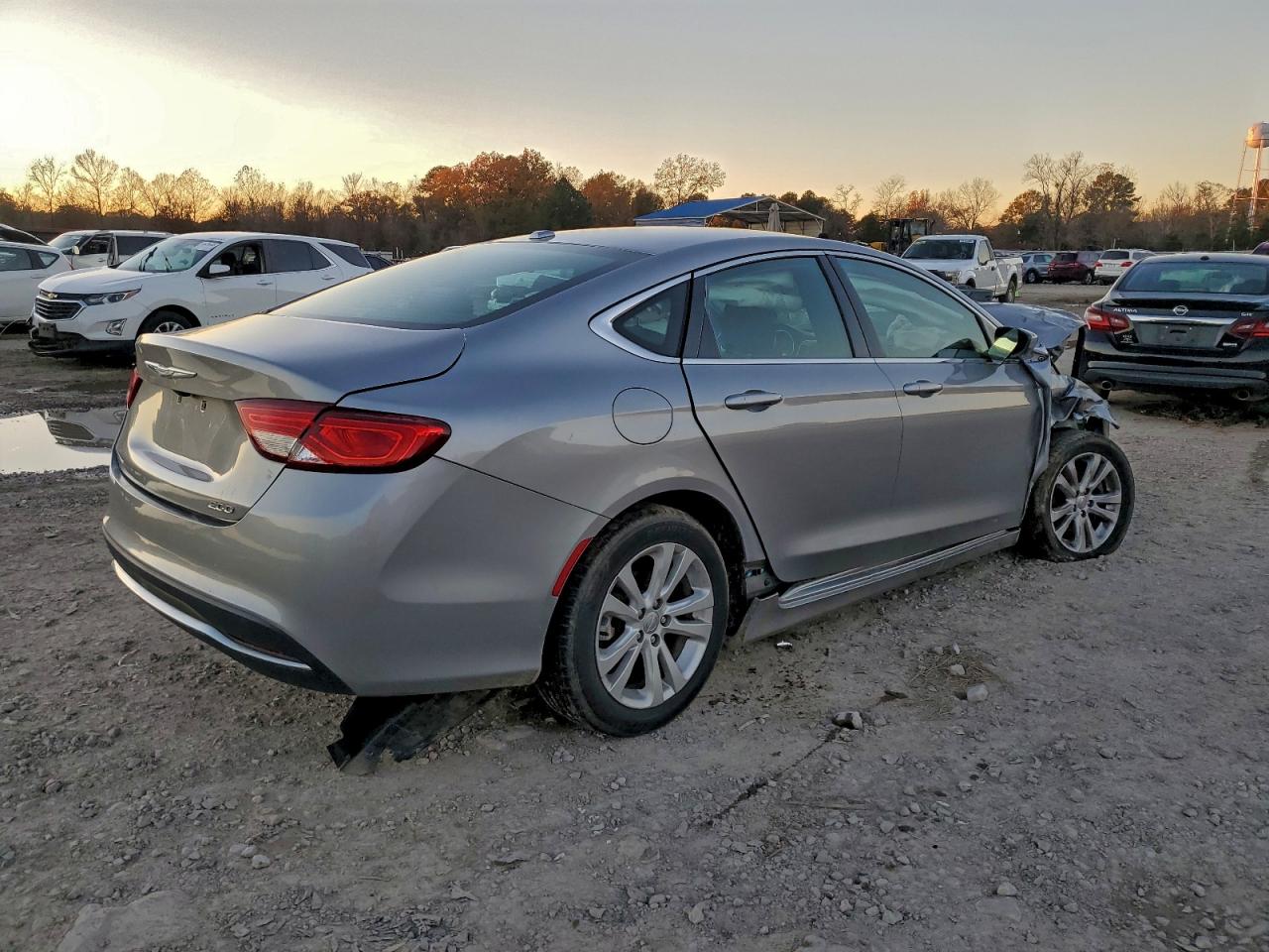 Chrysler 200 Limited Image 4
