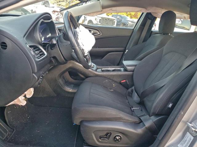 Chrysler 200 Limited Image 2