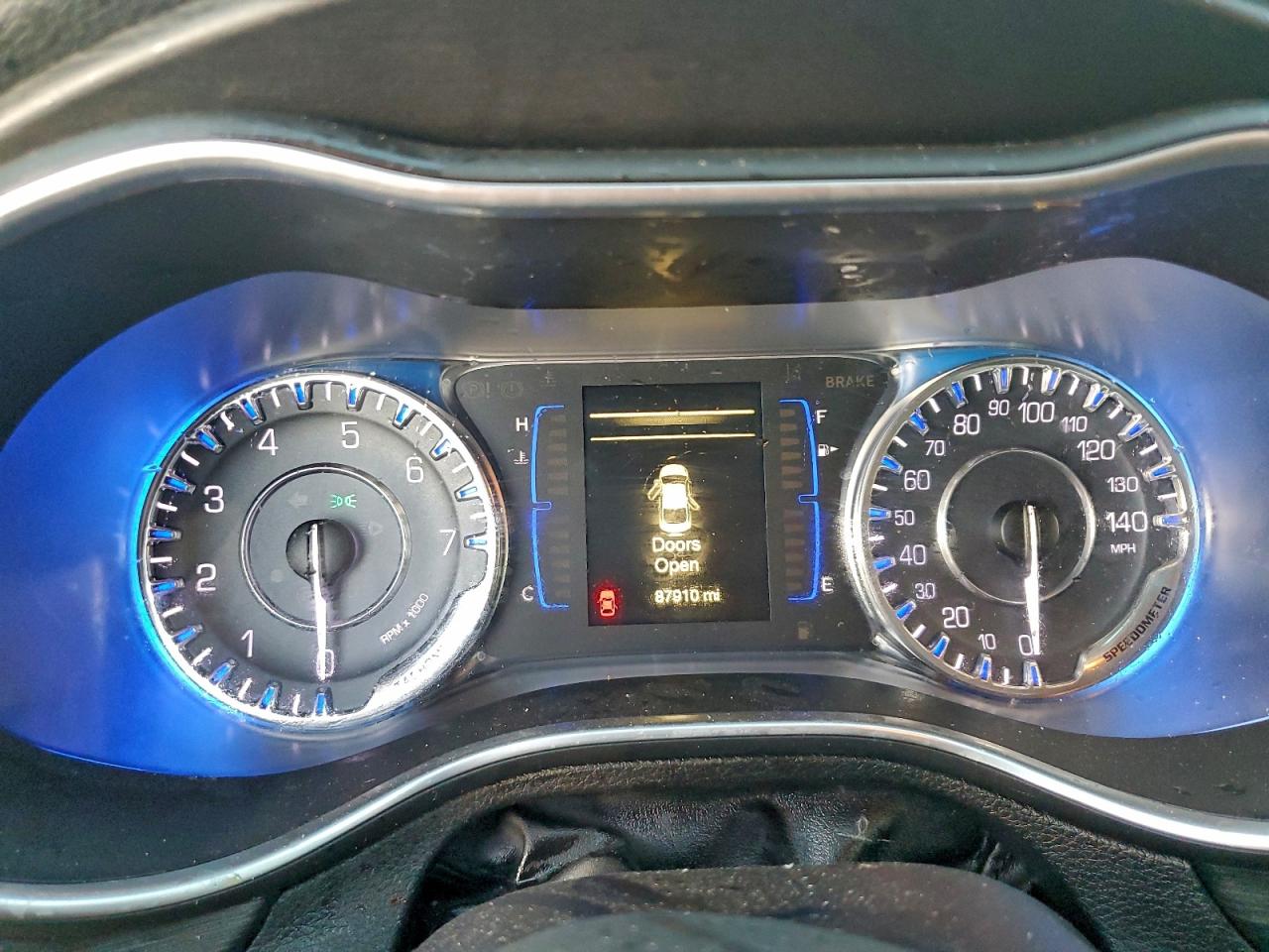 Chrysler 200 Limited Image 6