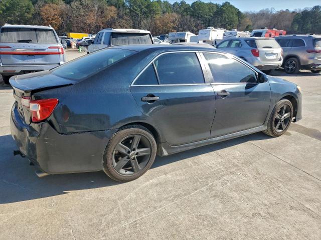 Toyota Camry L Image 10