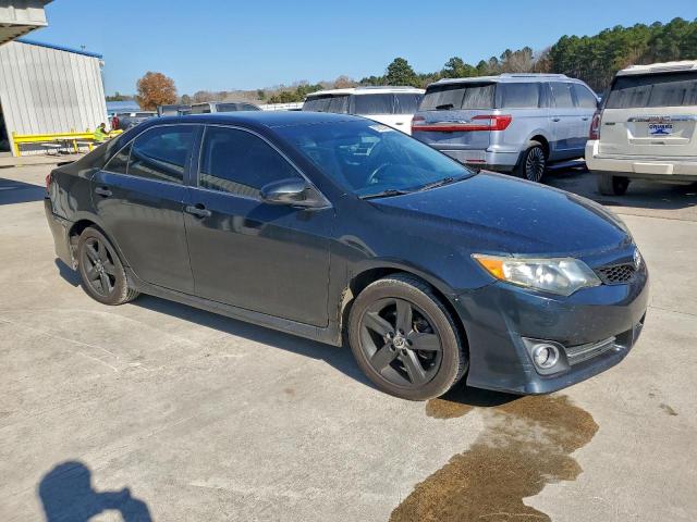 Toyota Camry L Image 9