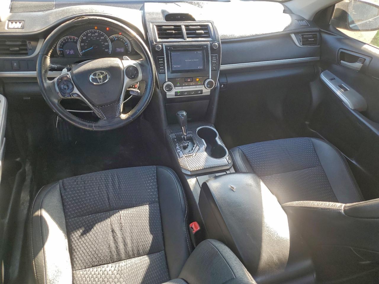 Toyota Camry L Image 2