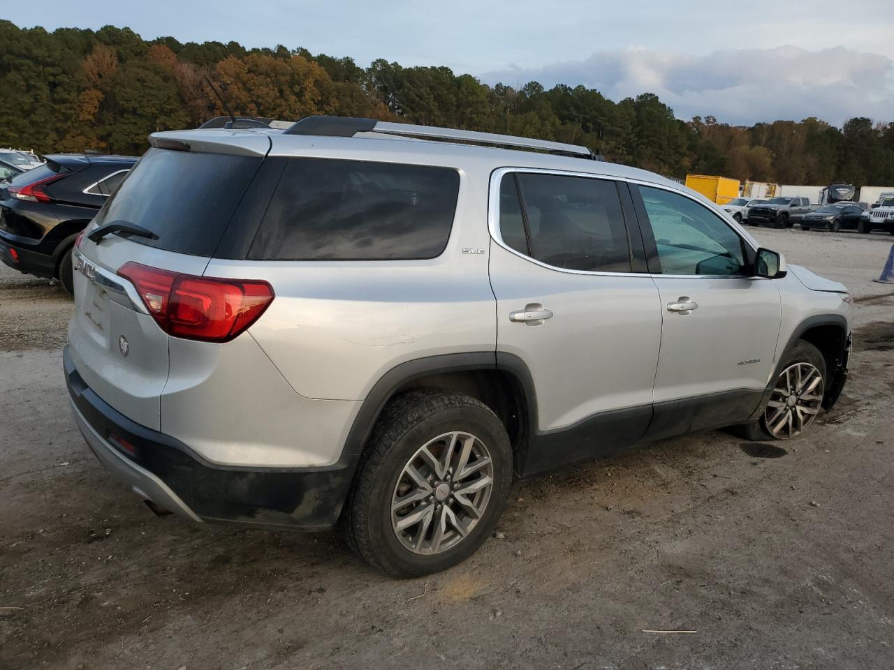 GMC Acadia Sle Image 2