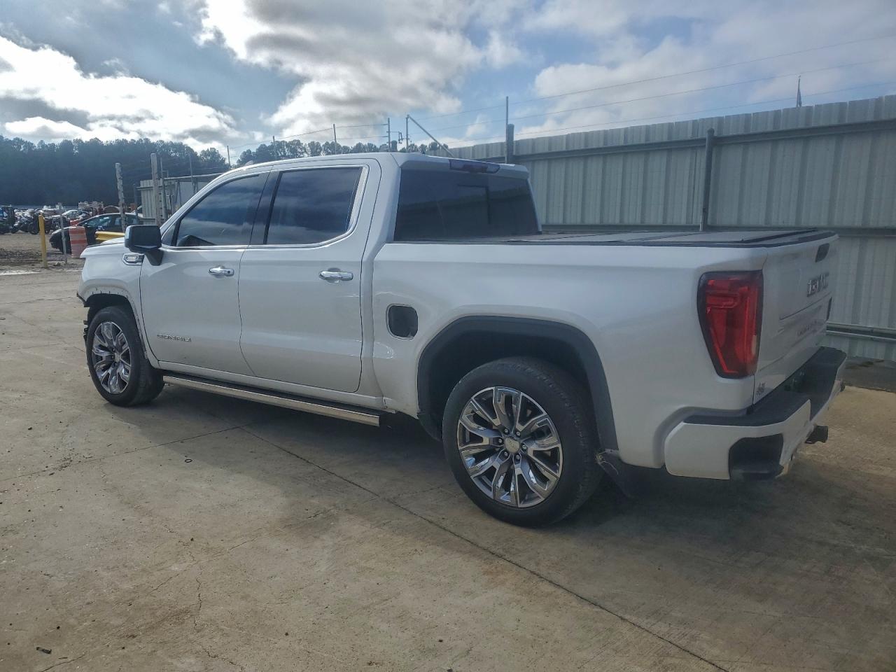 GMC Sierra C1500 Denali Image 7