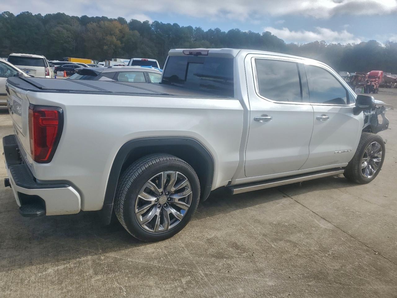 GMC Sierra C1500 Denali Image 3