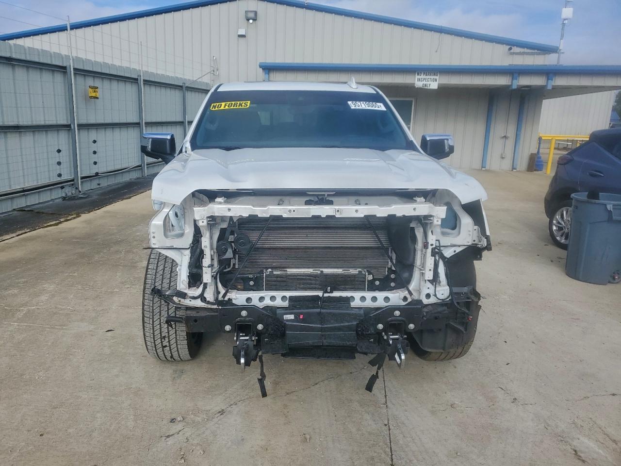 GMC Sierra C1500 Denali Image 9