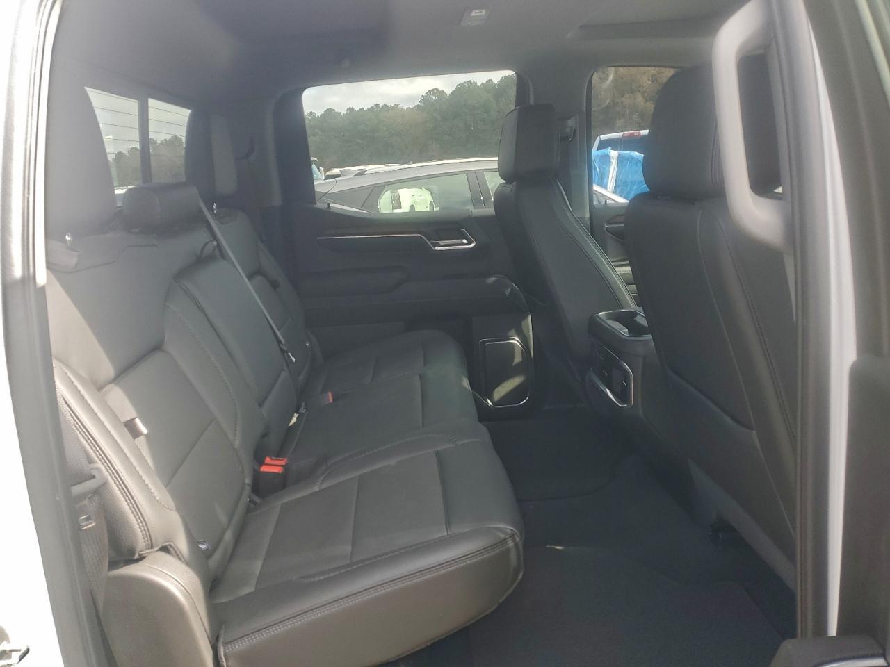 GMC Sierra C1500 Denali Image 5