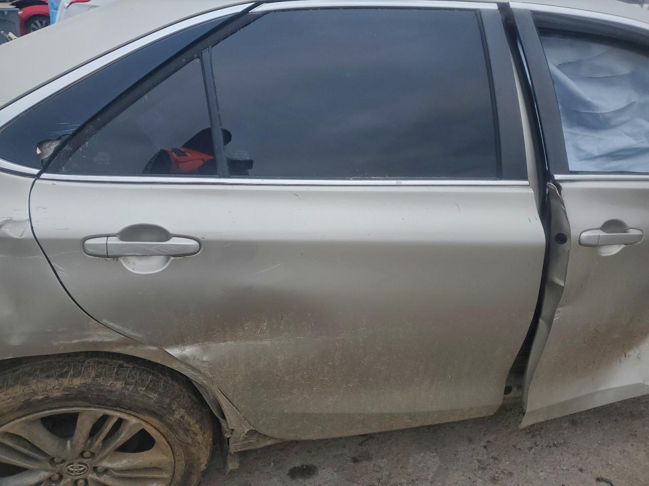 Toyota Camry Le Image 12