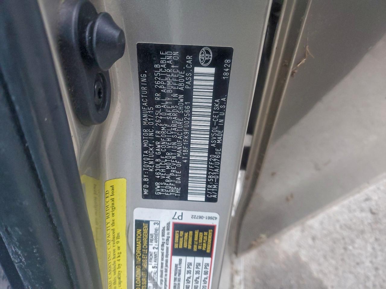 Toyota Camry Le Image 9