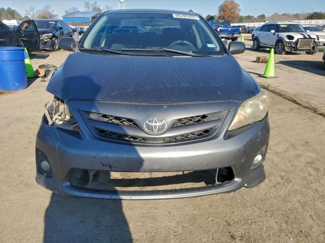 Toyota Corolla Base Image 10