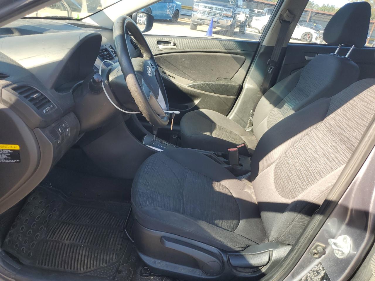 Hyundai ACCENT Se Image 12