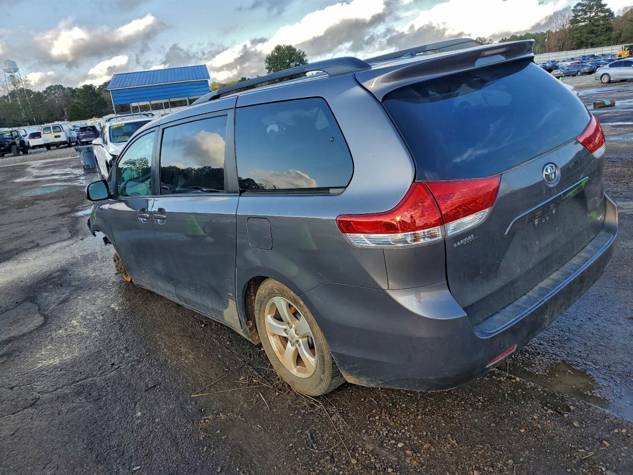 Toyota Sienna Le Image 12