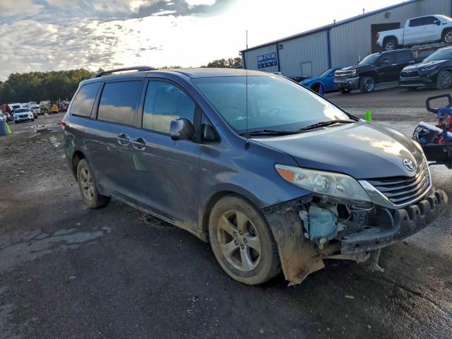 Toyota Sienna Le Image 4