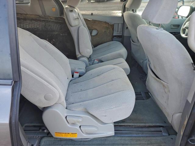 Toyota Sienna Le Image 7