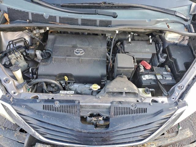 Toyota Sienna Le Image 3