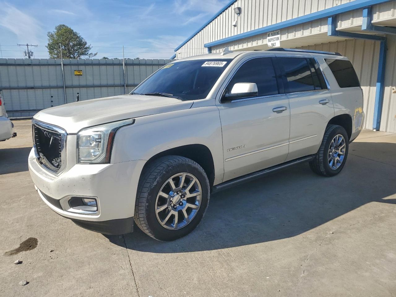 GMC Yukon Denali Image 1