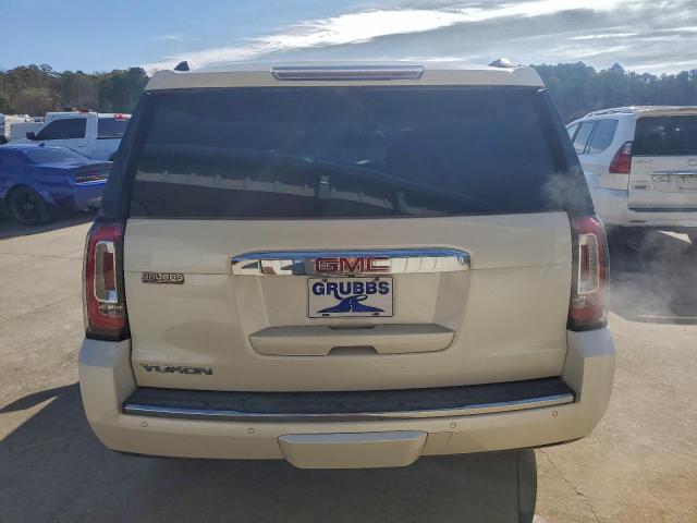 GMC Yukon Denali Image 14