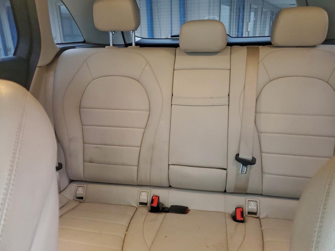 Mercedes-Benz GLC 300 Image 4