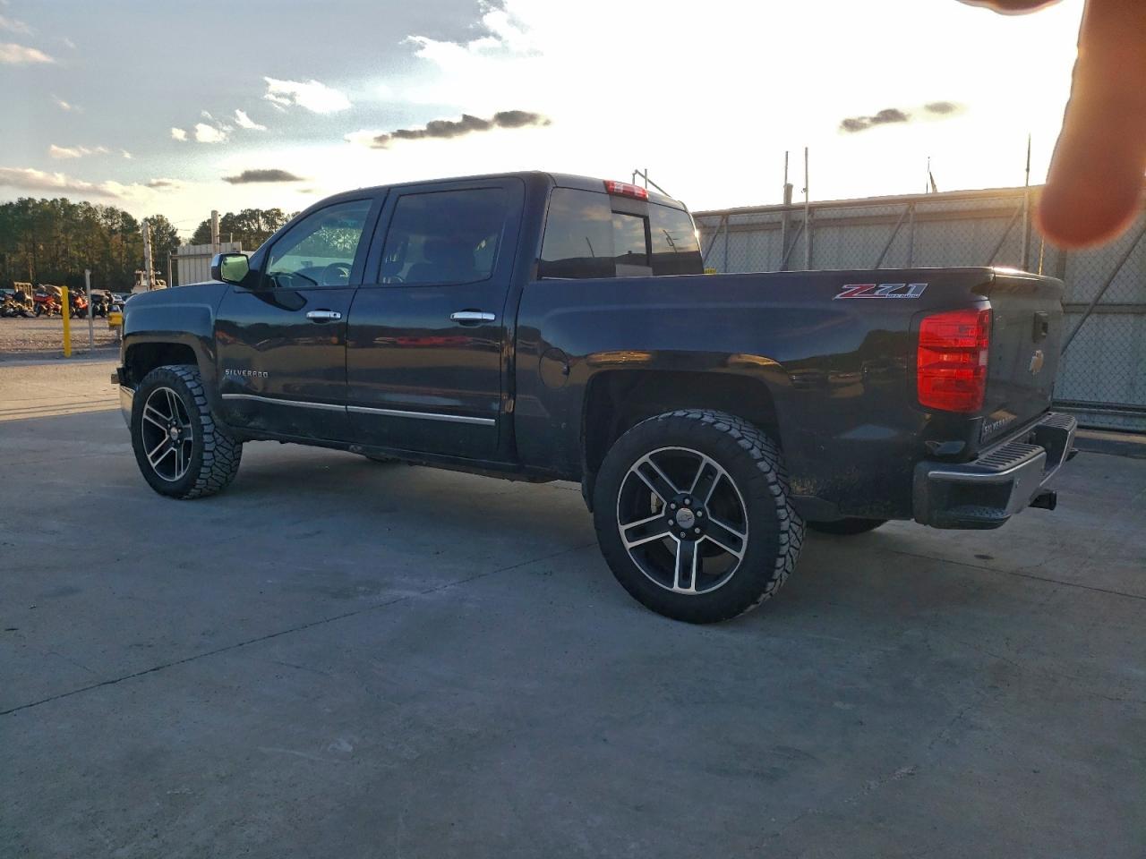 Chevrolet Silverado K1500 Ltz Image 10