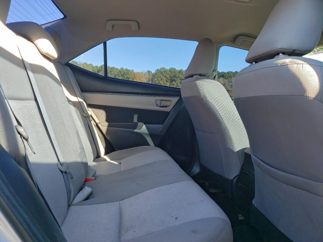 Toyota Corolla L Image 10