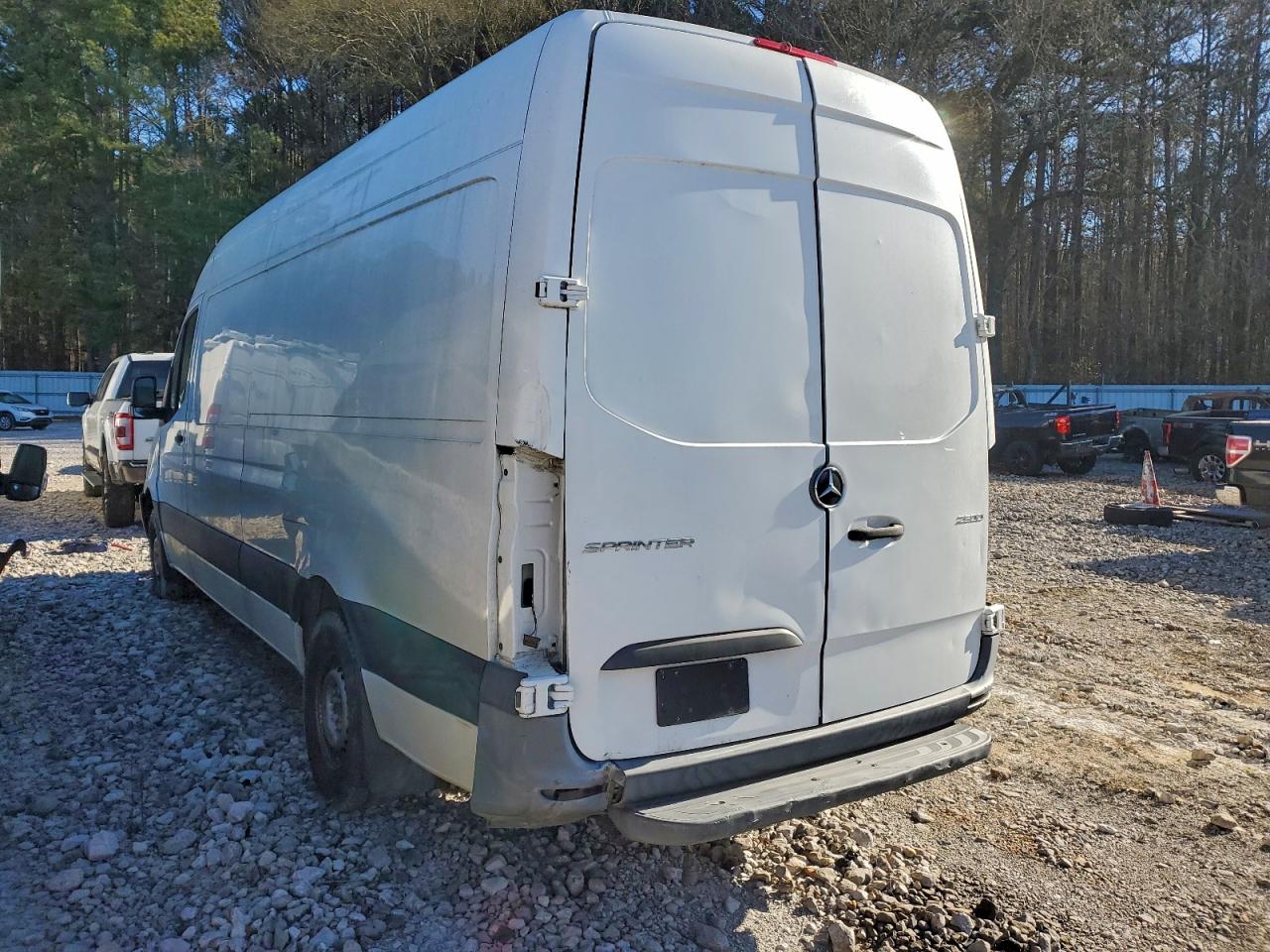 Mercedes-Benz Sprinter 2500 Image 10