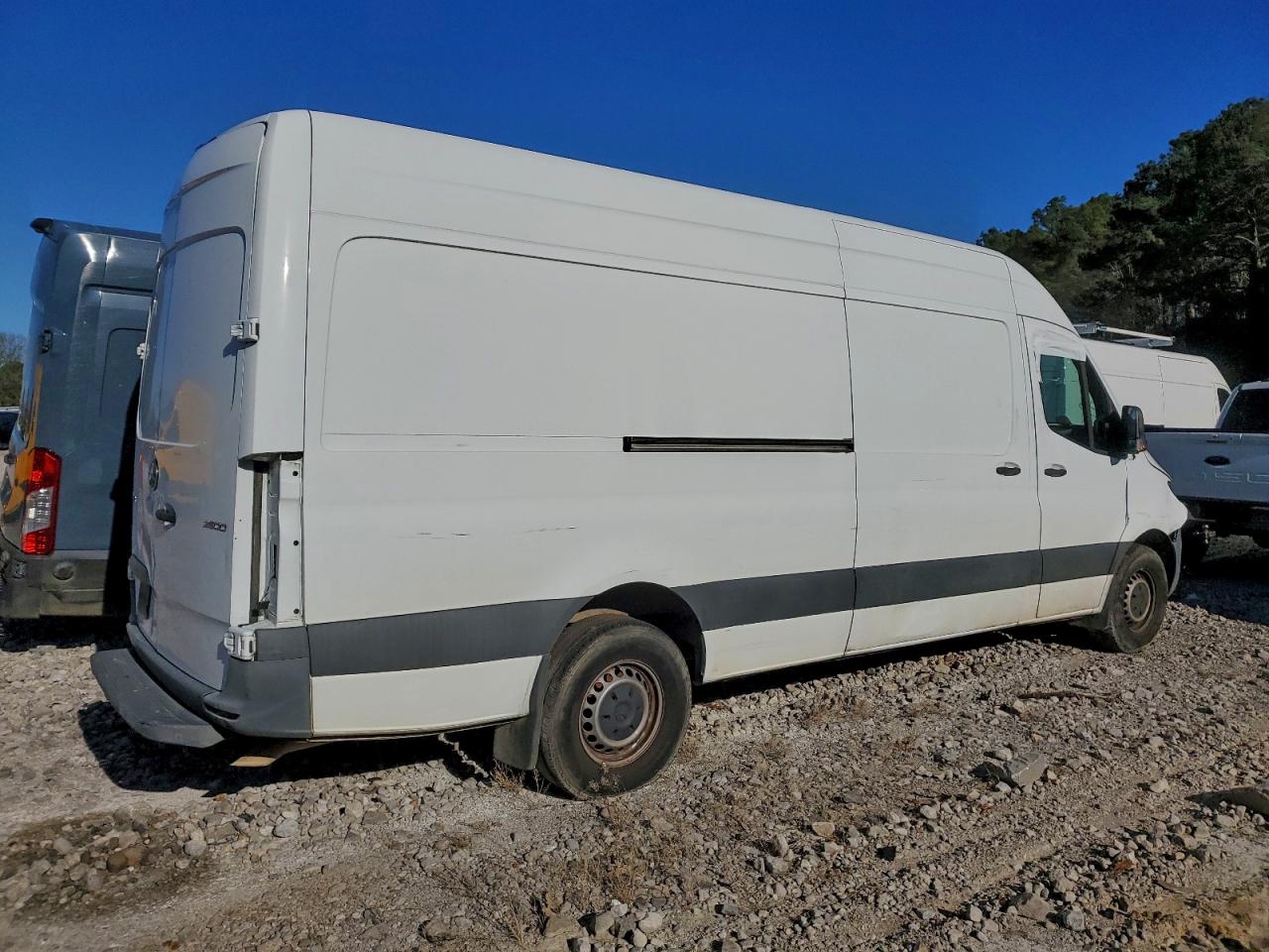 Mercedes-Benz Sprinter 2500 Image 12