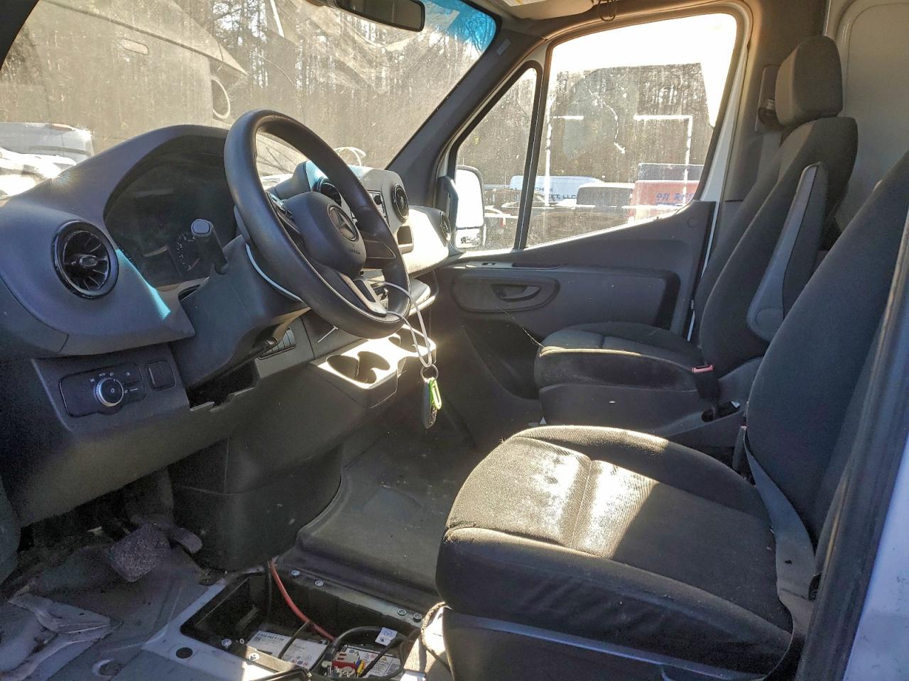 Mercedes-Benz Sprinter 2500 Image 2