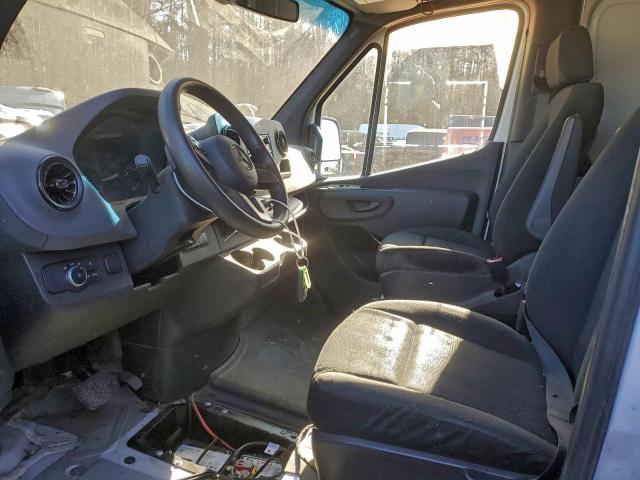 Mercedes-Benz Sprinter 2500 Image 2