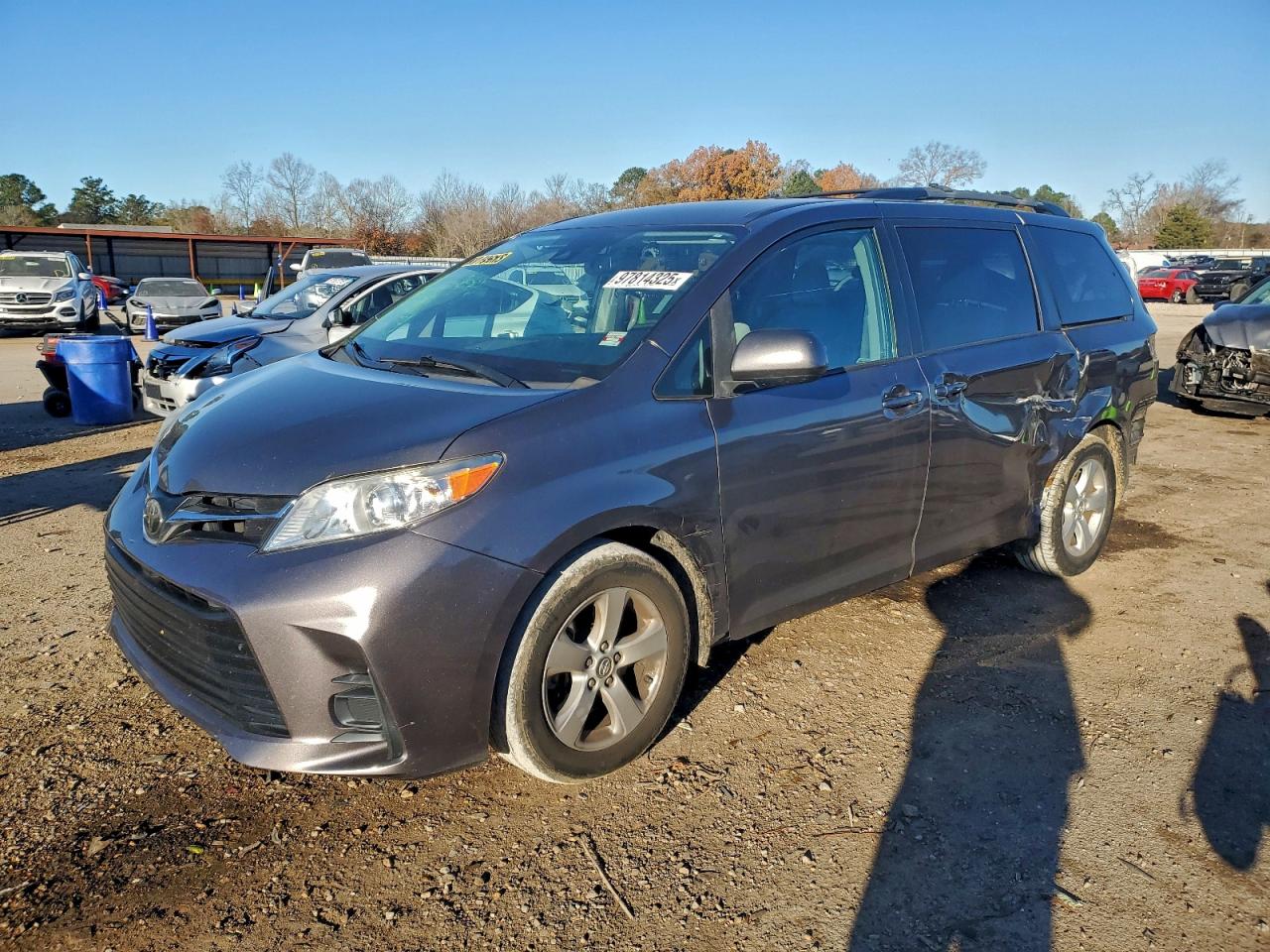 Toyota Sienna Le Image 1