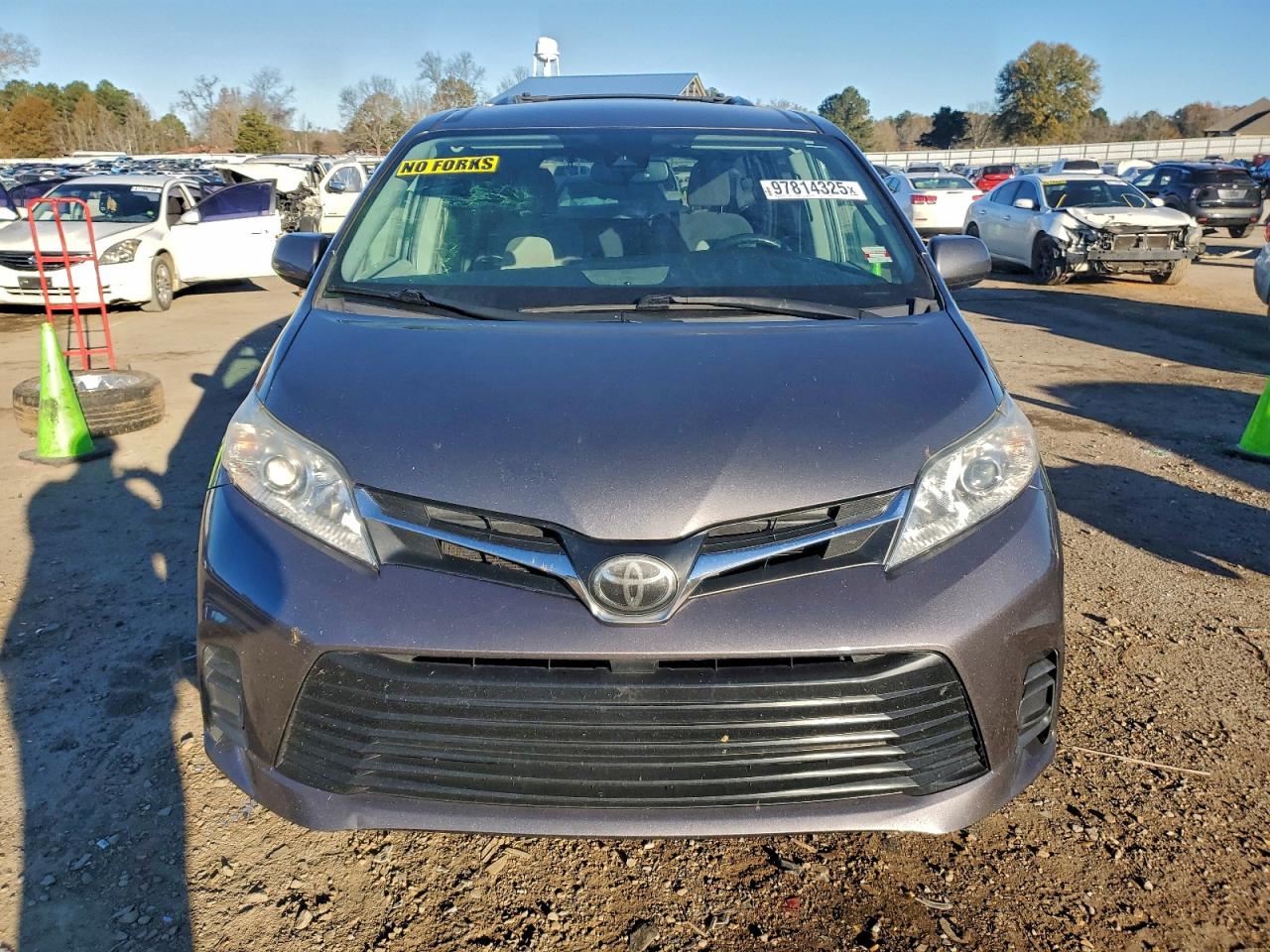 Toyota Sienna Le Image 10