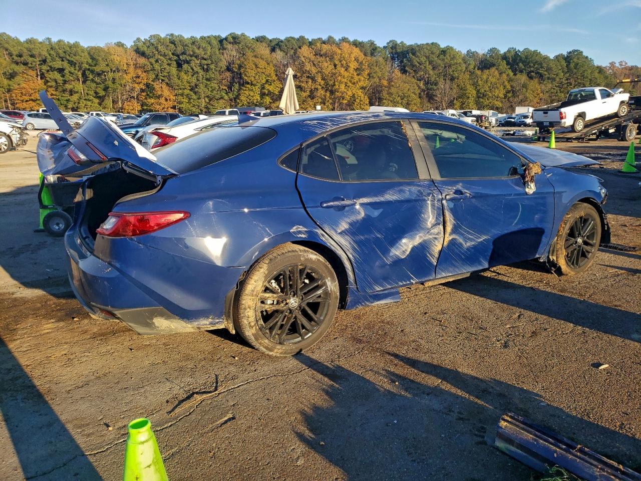 Toyota Camry Xse Image 9