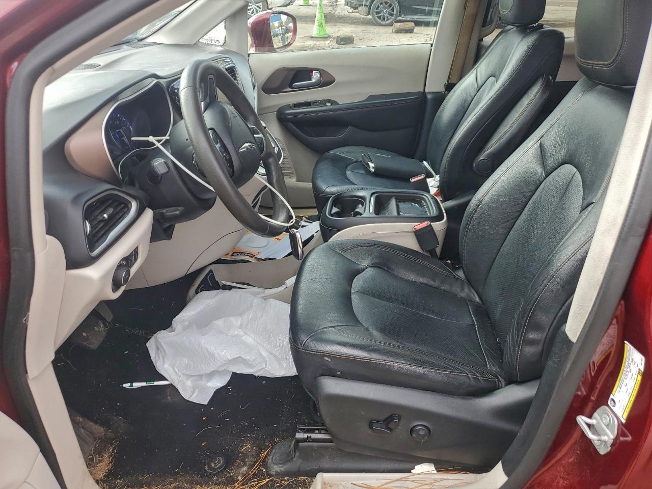 Chrysler Pacifica Touring Plus Image 4