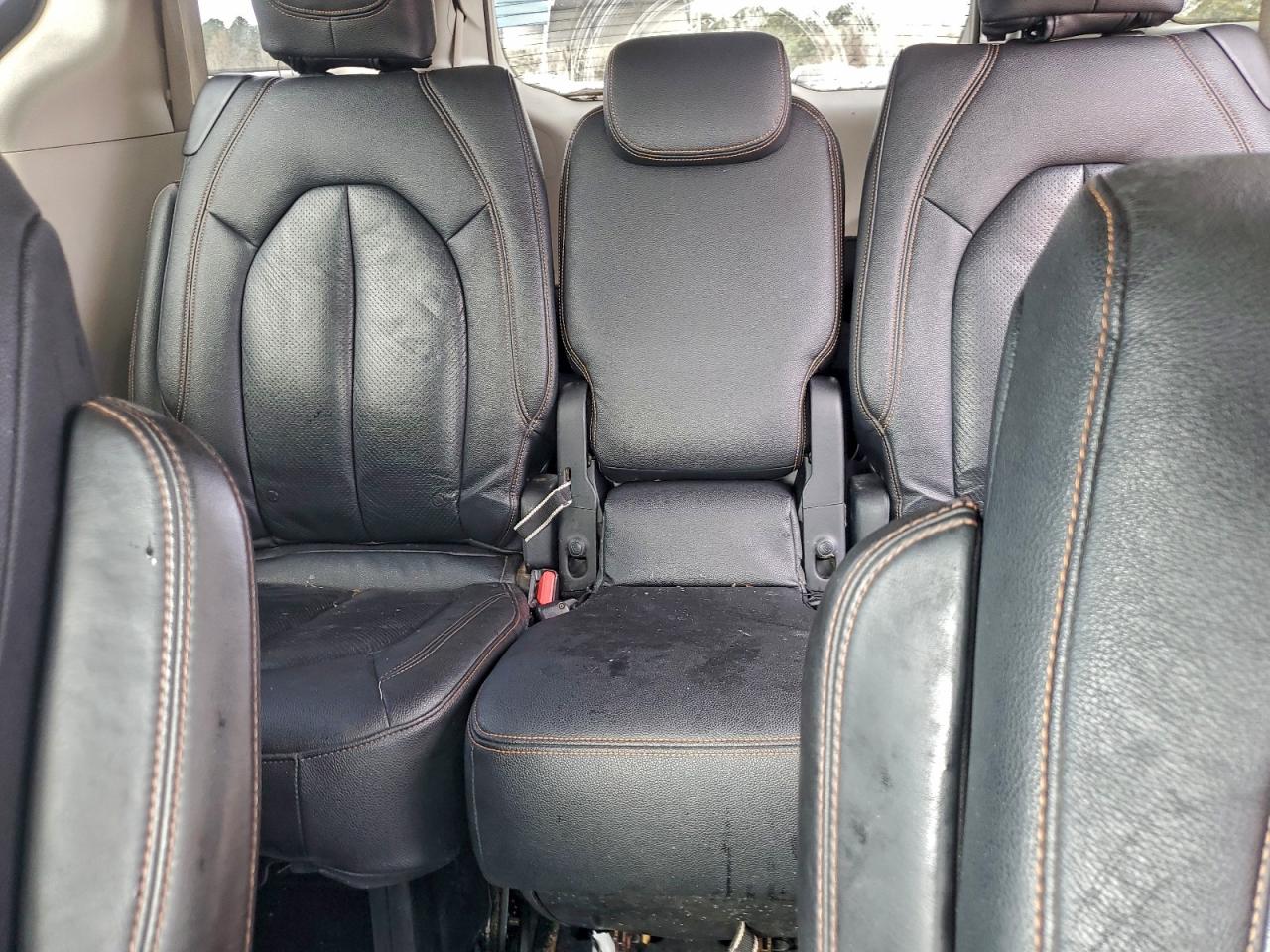 Chrysler Pacifica Touring Plus Image 5