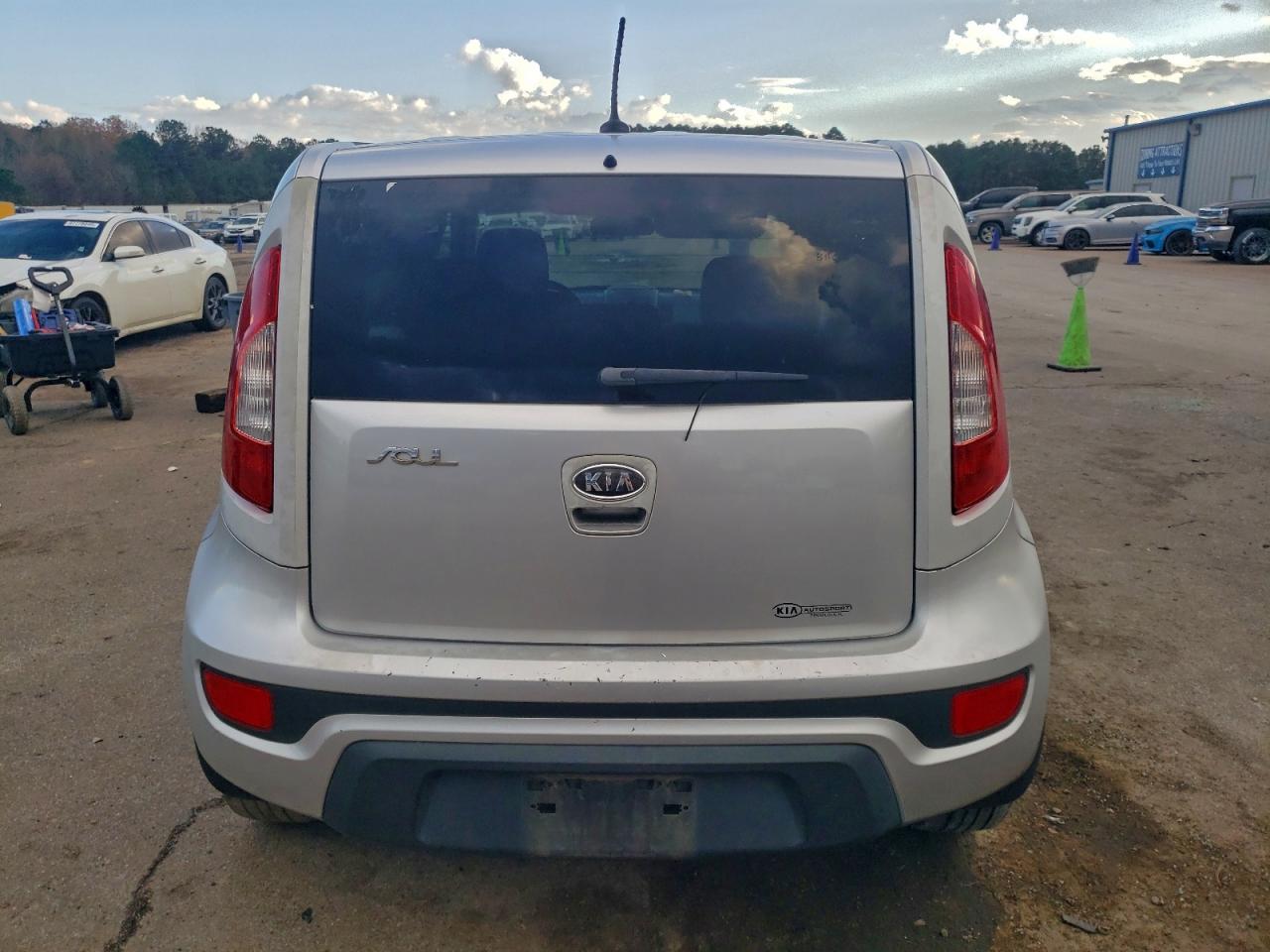 Kia Soul + Image 3